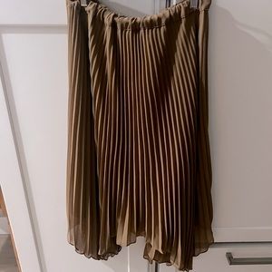Club Monaco pleated skirt neutral goes with everything